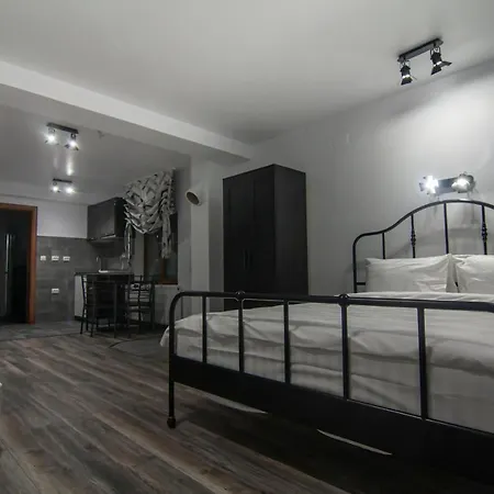 Seven House Apartment *